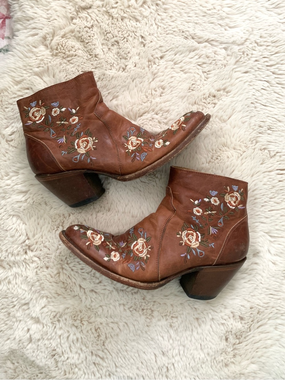 Shyanne Millie Floral Embroidered Western Boho Booties Size 7.5M